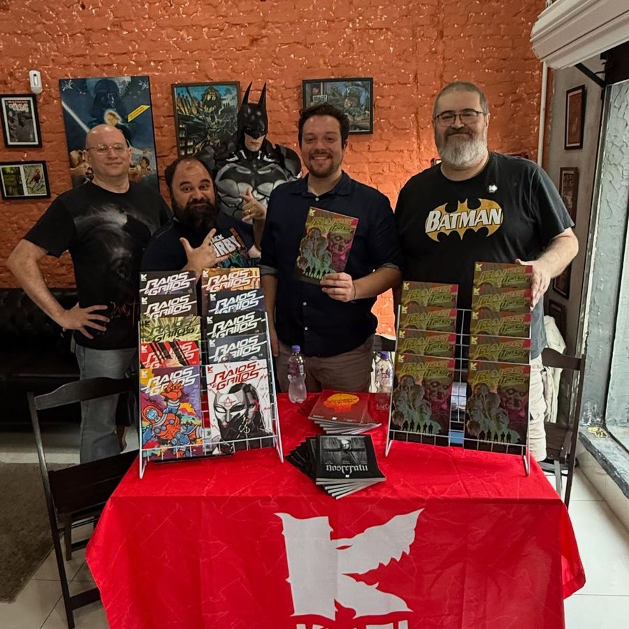 Luis e a equipe da Kaiju Editora no lançamento de Raios & Gritos na loja
